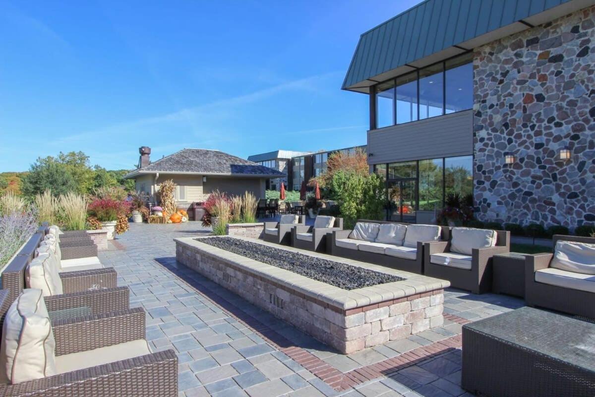 New Lake Como Condo With Lake Views Lake Geneva Bagian luar foto