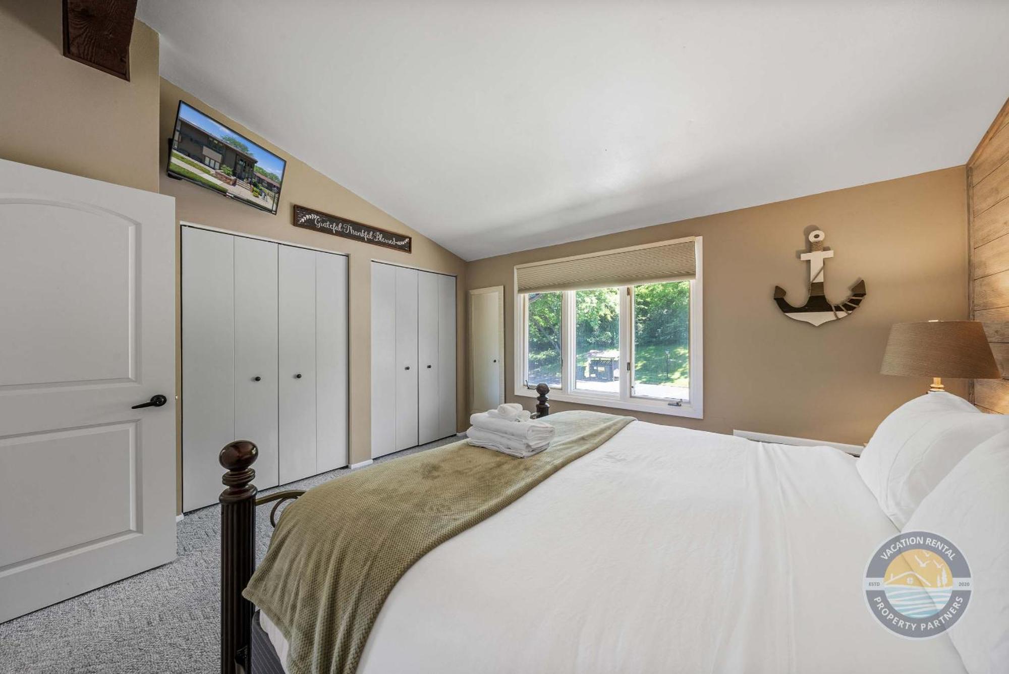 New Lake Como Condo With Lake Views Lake Geneva Bagian luar foto