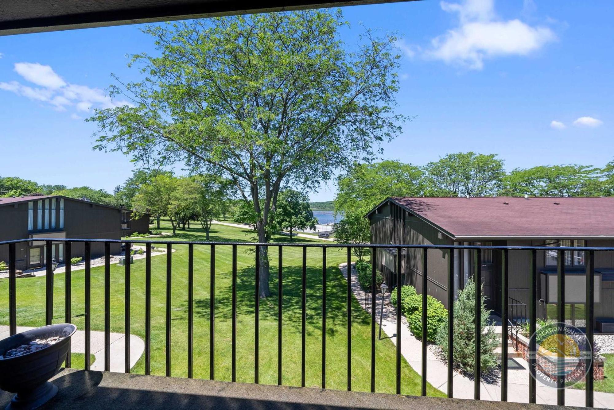 New Lake Como Condo With Lake Views Lake Geneva Bagian luar foto