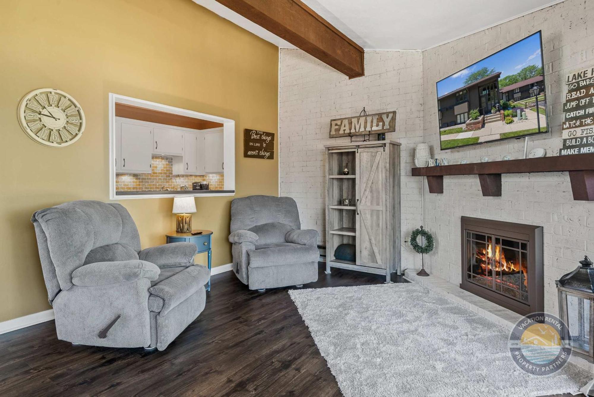 New Lake Como Condo With Lake Views Lake Geneva Bagian luar foto