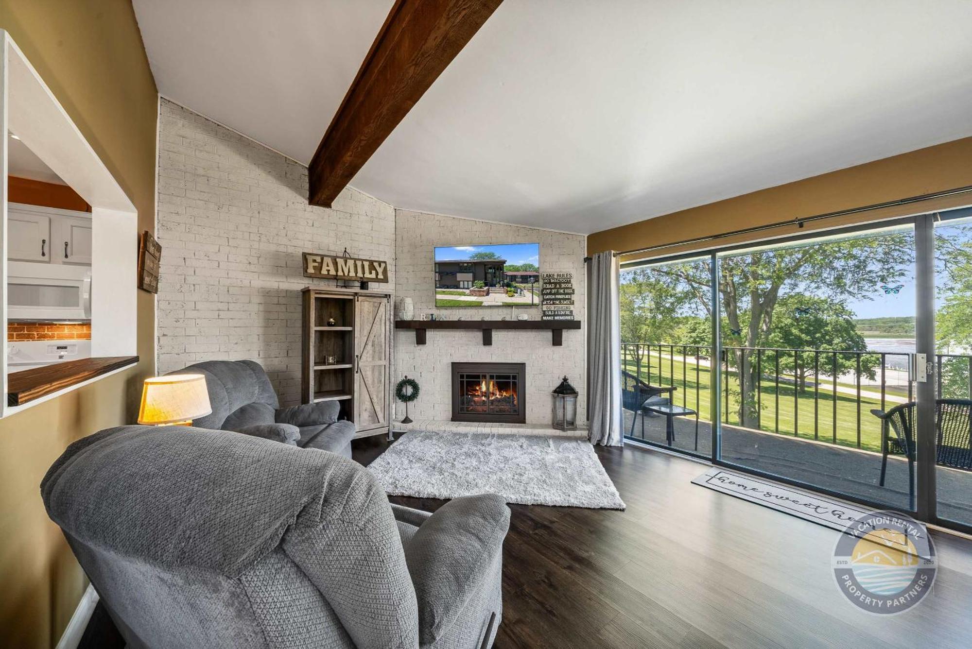 New Lake Como Condo With Lake Views Lake Geneva Bagian luar foto