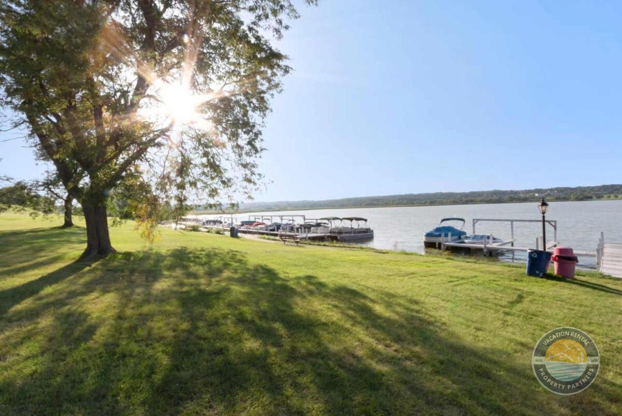 New Lake Como Condo With Lake Views Lake Geneva Bagian luar foto