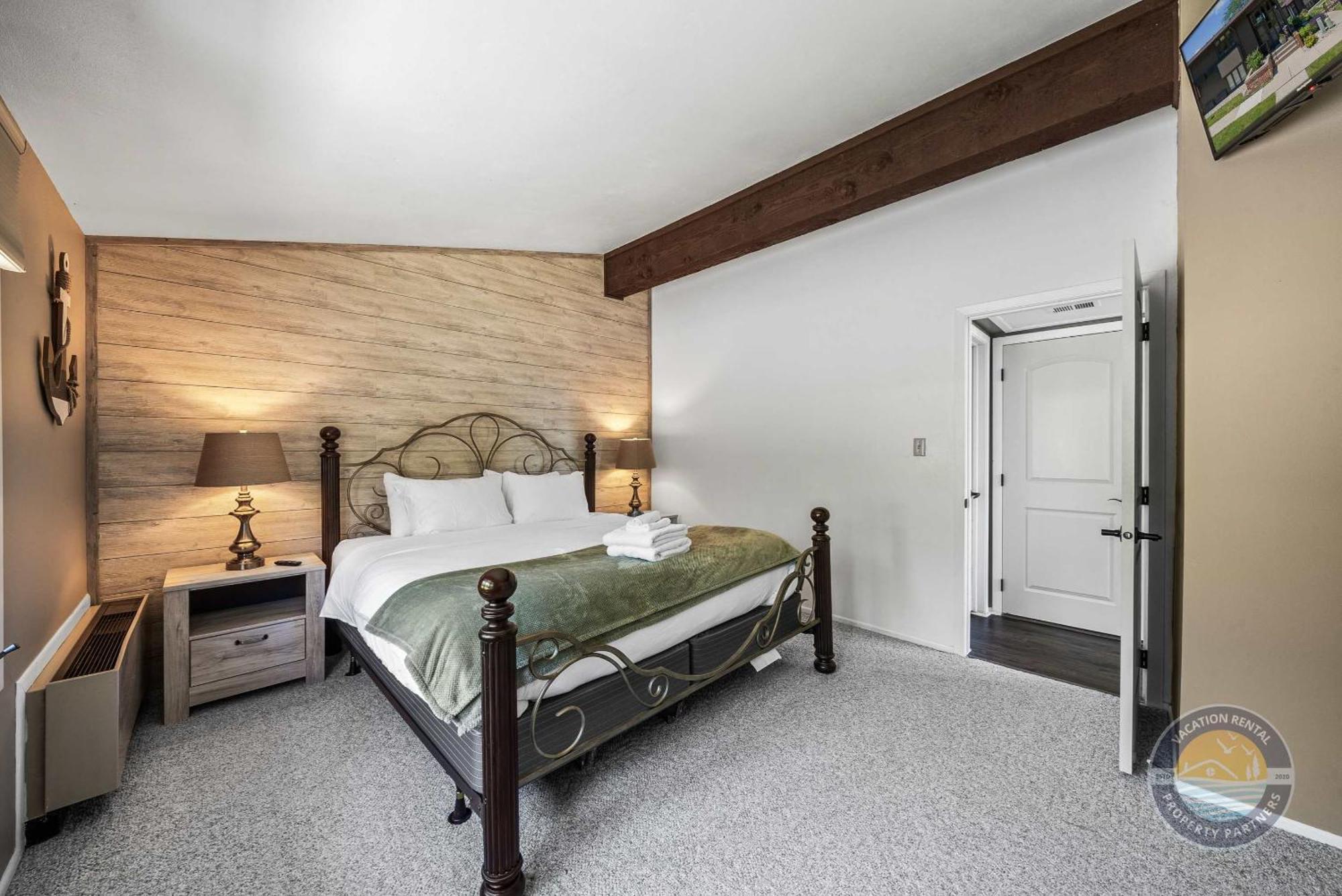 New Lake Como Condo With Lake Views Lake Geneva Bagian luar foto